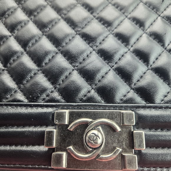 Chanel Black Quilted Leather Shoulder Bag - Picture 2 of 7
